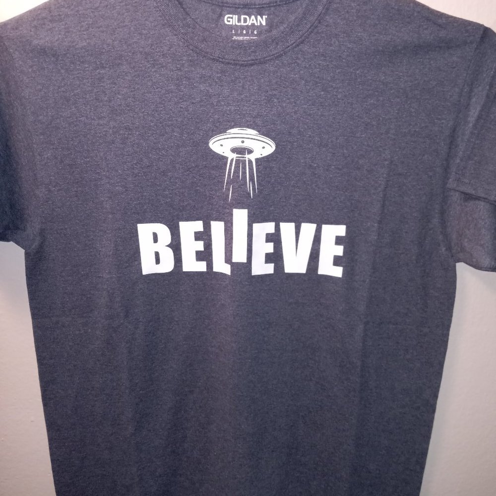 T-Shirt Gildan Logo Size Large Gray.